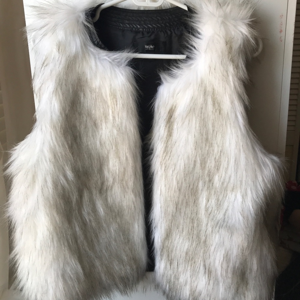 Mossimo Faux Leather/Fur Vest!